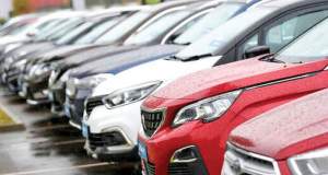 واکاوی تاثیر نرخ ارز در بازار خودرو؛ حرکت خلاف جهت وارداتی و مونتاژی‌ها