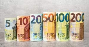 دلار تجاری چند؟