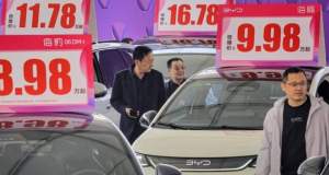 چرا خودروسازان چینی تخفیف بالا می‌دهند؟