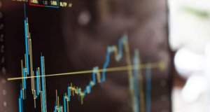 تالار شیشه‌ای یا اتاق انتظار؟