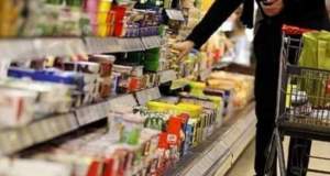 مردم نگران نباشند؛ کالاهای اساسی به‌طور کامل تأمین شده است