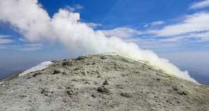 تحلیل علمی خروج گاز و دود از آتشفشان نیمه‌فعال تفتان در کمربند آتشفشانی آلپ–هیمالیا