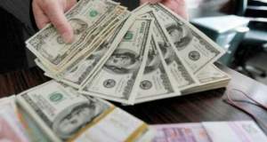 افزایش قیمت جهانی طلا و نگرانی‌های داخلی؛ ریشه نوسانات دلار چیست؟