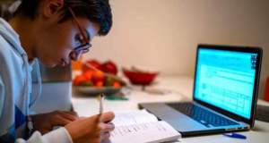 تعطیلی مدارس چقدر جیب خانواده‌ها را خالی می‌کند؟ | «کلاس آنلاین» در هوای آلوده یعنی یک دردسر پنهان و پرهزینه