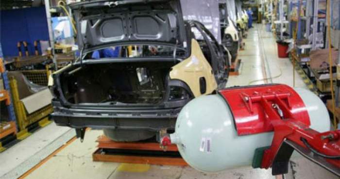 اجرای طرح رایگان دوگانهسوز کردن خودروها؛ مردم راضیاند؟ اجرای طرح رایگان دوگانهسوز کردن خودروها؛ مردم راضیاند؟