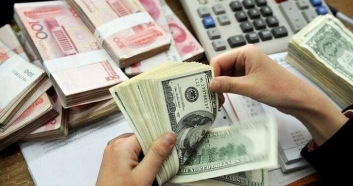 فروش ارز سهمیهای فقط در ۳ بانک!/ شرط فروش چیست؟ فروش ارز سهمیهای فقط در ۳ بانک!/ شرط فروش چیست؟