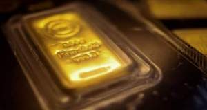 کاهش اندک قیمت طلا در سایه چشم‌انتظاری بازار برای مذاکرات