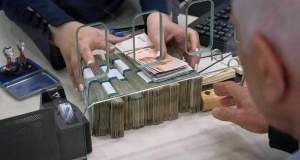 این افراد وام ۲۰۰ میلیون تومانی دریافت می‌کنند+ جزئیات