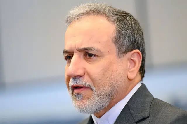 بن بست در مذاکرات مسقط؛ عراقچی بدون بیانیه مشترک، به تهران بازگشت / پیشنهاد عمان برای فعال شدن ۲ کریدور در تنگه هرمز/ سپاه: تنگه هرمز بسته شد