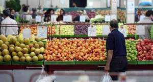 گزارشی از بازار میوه و تره‌بار/ خریداران نگران قیمت، فروشندگان نگران رکود !