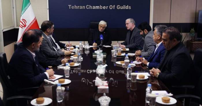 عارف: دولت آماده واگذاری اختیارات بازار به اصناف است عارف: دولت آماده واگذاری اختیارات بازار به اصناف است